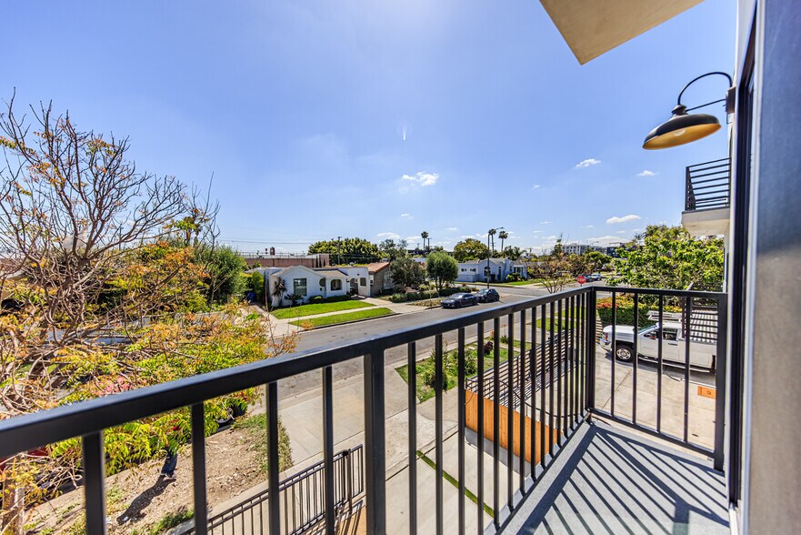 More Photos Of 2847 S Victoria Ave, Los Angeles Multifamily For Sale