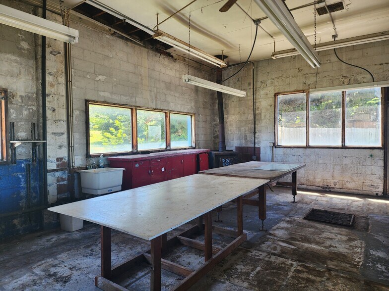 More Photos Of 311 6th St, Port Orford Storefront Retail Office For Sale