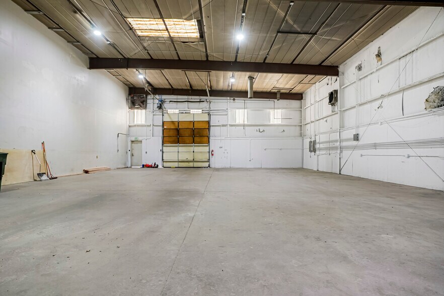 More Photos Of 5745 Monaco St, Commerce City Warehouse For Lease
