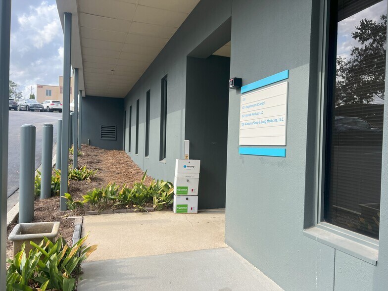More Photos Of 3415 Independence Dr, Birmingham Office For Lease