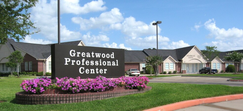 More Photos Of 7002 Riverbrook Dr, Sugar Land Office Residential For Sale