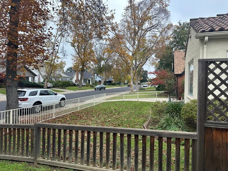 More Photos Of 150 W Stadium Dr, Stockton Apartments For Sale