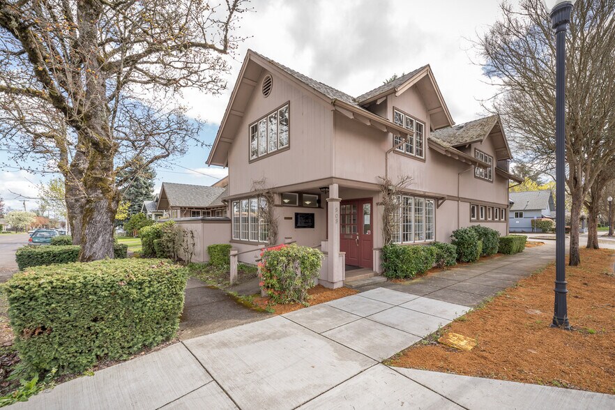 Primary Photo Of 909-919 Elm St SW, Albany Medical For Sale