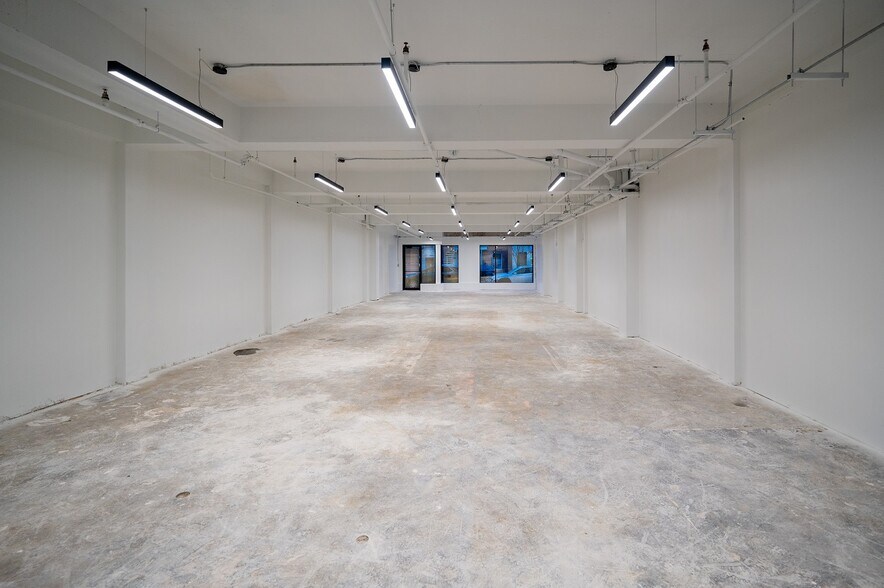 More Photos Of 7472-7480 Rue Saint-Hubert, Montréal Storefront Retail Office For Sale