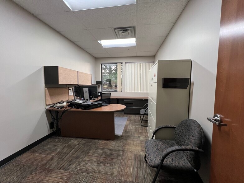 More Photos Of 1 Empire Dr, Rensselaer Office For Lease