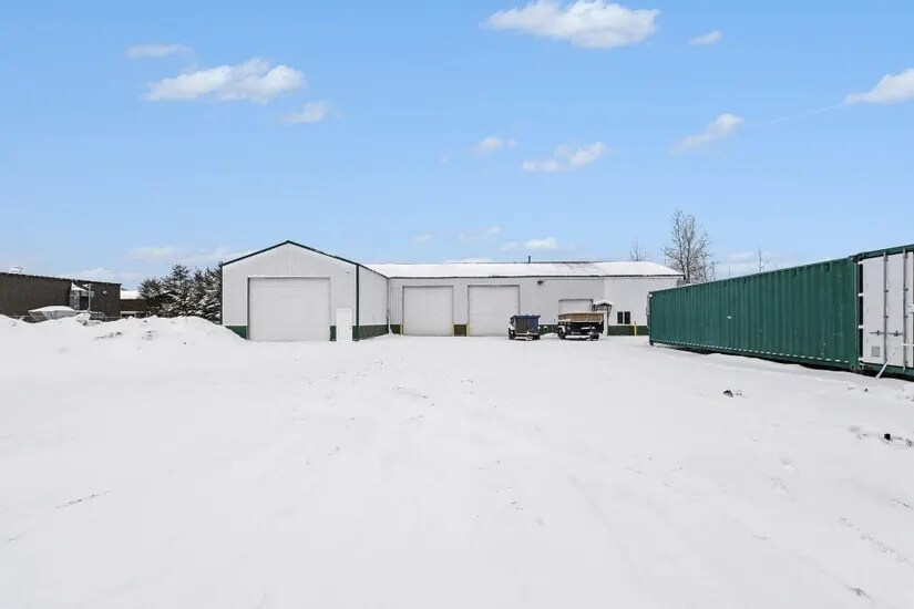 More Photos Of 206 E Park Dr, Kalkaska Warehouse For Sale