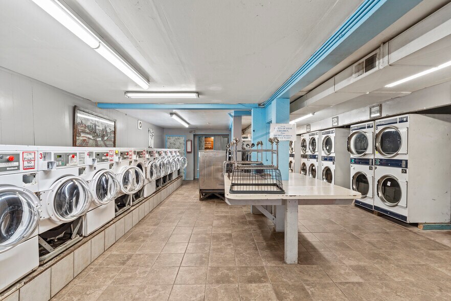 More Photos Of 120 S Hussey Ave, Cave Junction Specialty For Sale