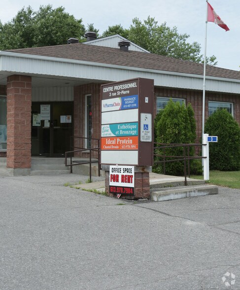 More Photos Of 3 Saint-Pierre St, Ottawa Medical For Sale