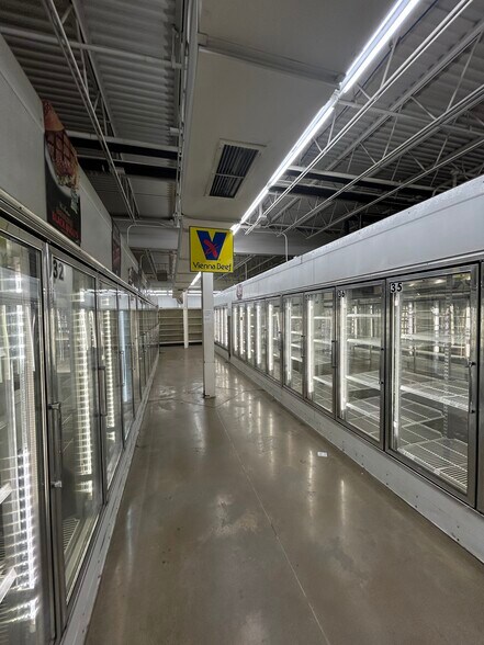 More Photos Of 1840 Commerce Dr, South Bend Warehouse For Lease