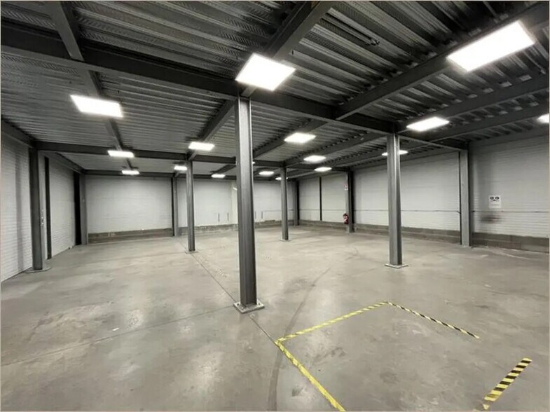 More Photos Of 11 Rue Du Cassé, Saint-Jean Flex For Lease