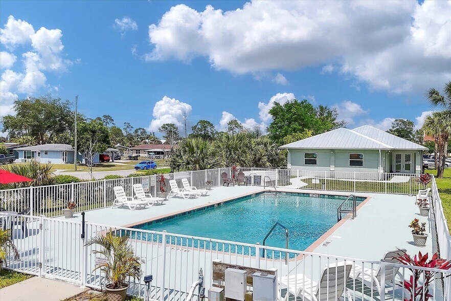More Photos Of 4520 S Biscayne Dr, North Port Apartments For Sale