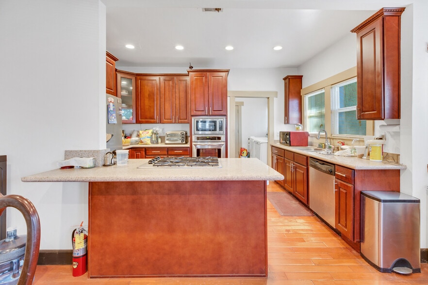 More Photos Of 1562 N Lake Ave, Pasadena Apartments For Sale