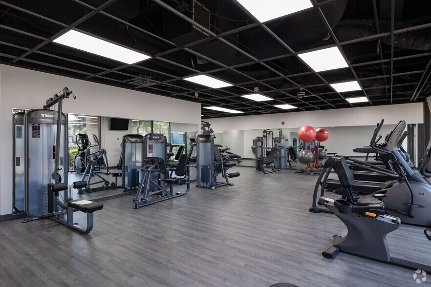 More Photos Of 13105 Northwest Fwy, Houston Office For Lease
