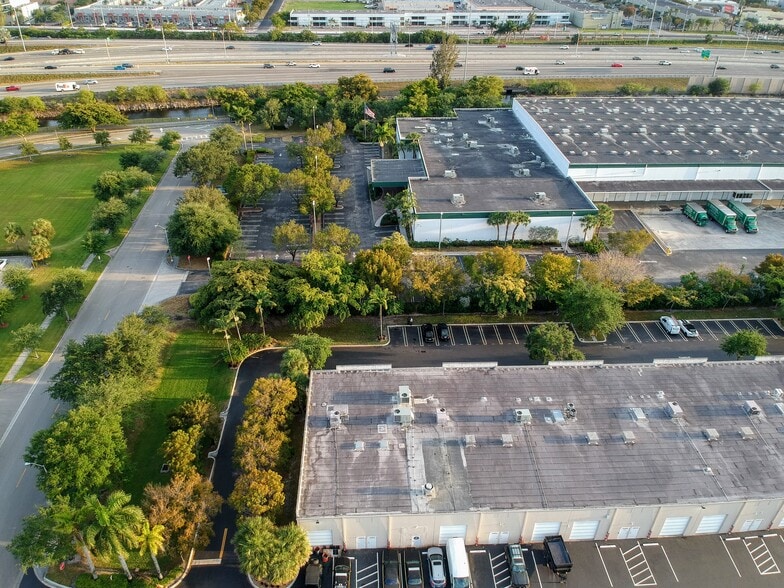 More Photos Of 14000-14046 NW 82nd Ave, Miami Lakes Light Distribution For Lease