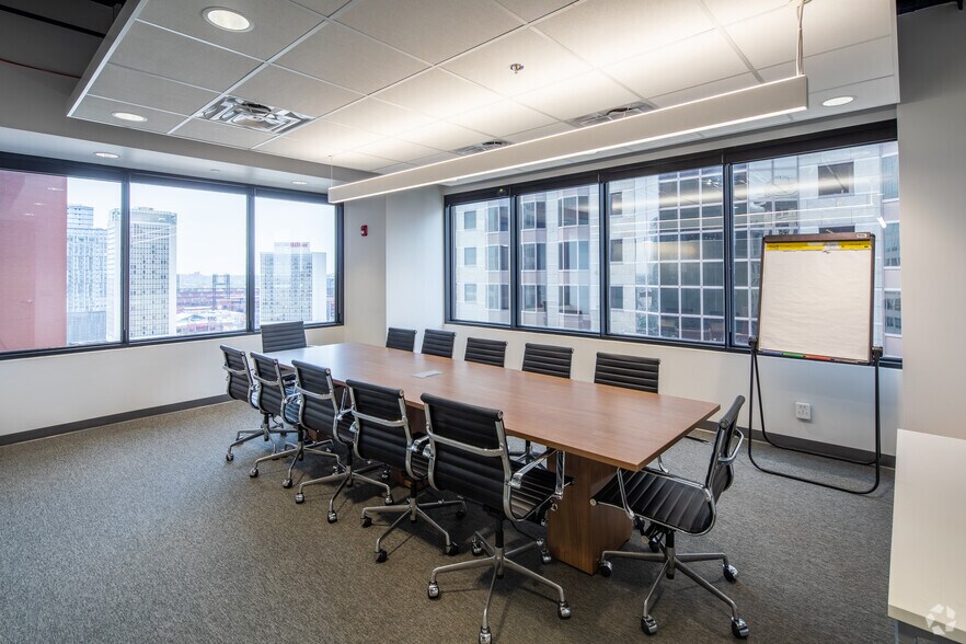 More Photos Of 200 N Broadway, Saint Louis Office For Lease