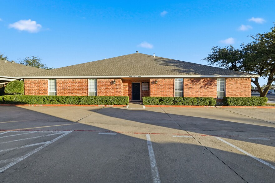 More Photos Of 105 Kathryn Dr, Lewisville Office For Sale