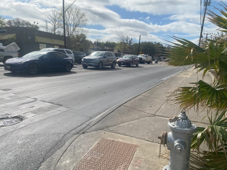 More Photos Of 3400 San Pedro, San Antonio Freestanding For Lease