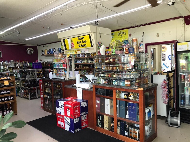 More Photos Of 1202 S 1st St, Jesup General Retail For Sale