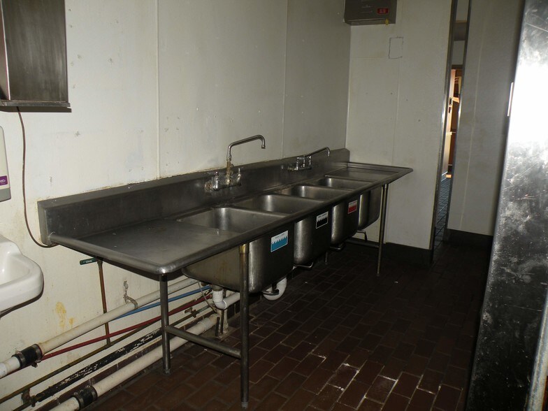 More Photos Of 634 Knox Blvd, Radcliff Restaurant For Sale