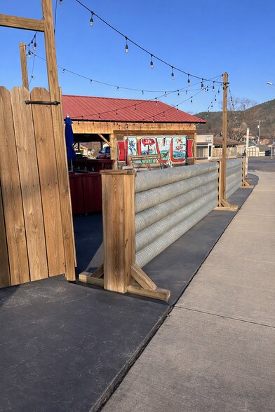 More Photos Of 1607 Magnolia Ave, Buena Vista General Retail For Sale