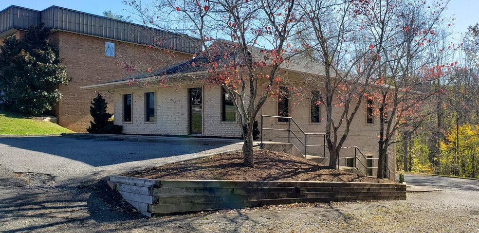 More Photos Of 1949 Thomson Dr, Lynchburg Medical For Lease