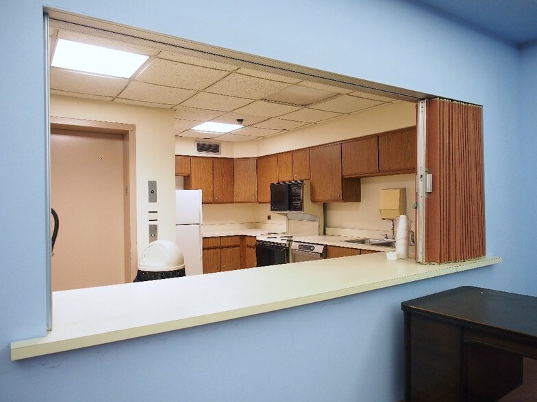 More Photos Of 329-331 S York Rd, Bensenville Daycare Center For Lease