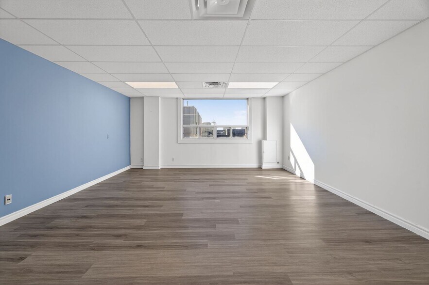 More Photos Of 256-260 Church St, Oakville Storefront Retail Office For Lease