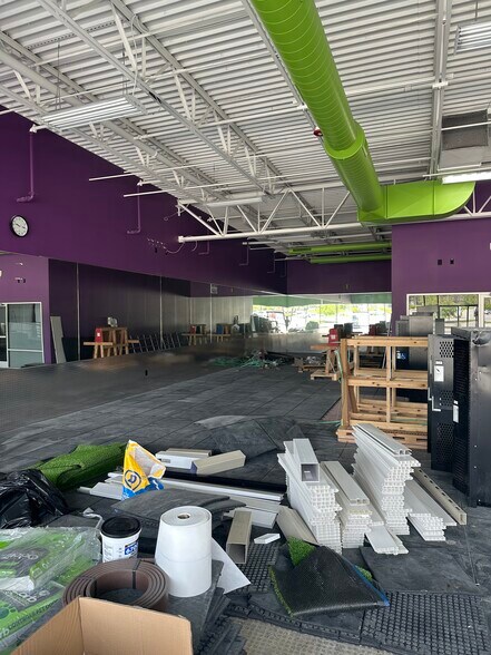 More Photos Of 3166-3180 Richmond Rd, Lexington General Retail For Lease