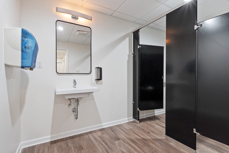 More Photos Of 1045 N Canal St, Pittsburgh Loft Creative Space For Lease