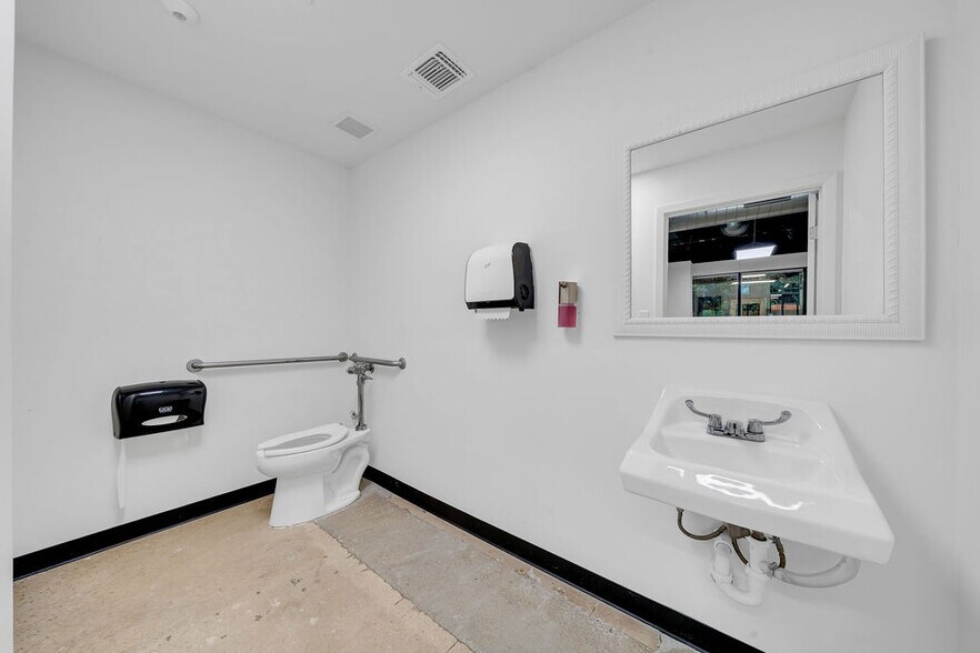 More Photos Of 4242 Medical Dr, San Antonio Unknown For Lease
