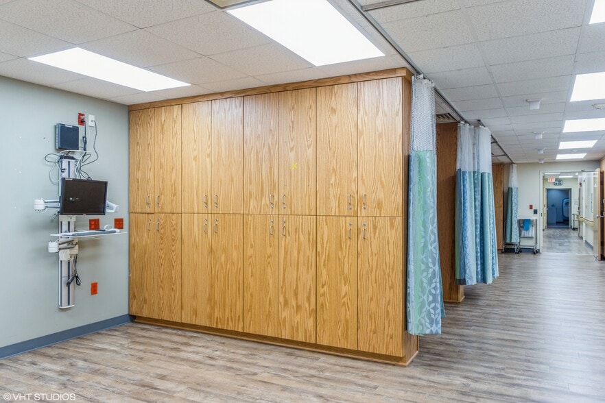 More Photos Of 476 S Main St, Andover Medical For Sale