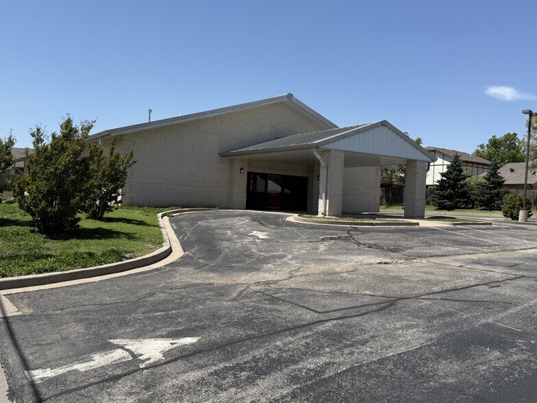 More Photos Of 1017 SW 84th St, Oklahoma City Office For Sale