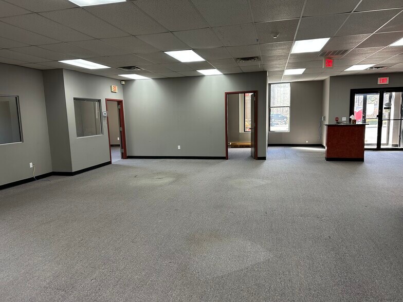 More Photos Of 61 Commerce Rd, Brookfield Warehouse For Lease