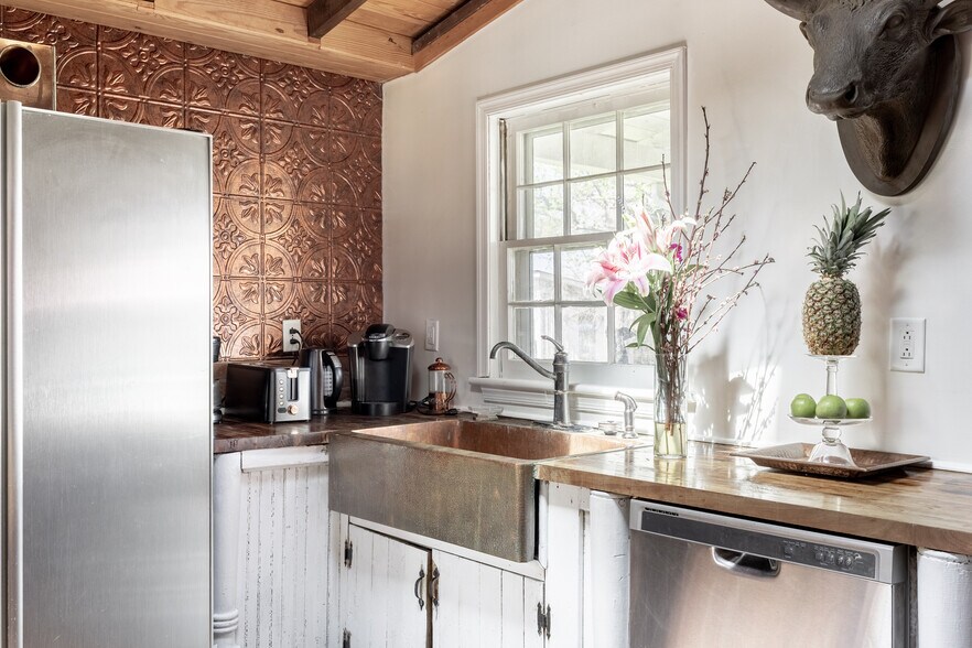 More Photos Of 2416 Lowesville Rd, Amherst Hospitality For Sale