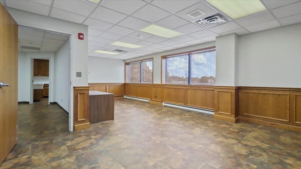 More Photos Of 1115 Alaska Ave, West Plains Hospital For Lease
