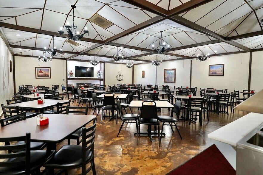 More Photos Of 206 NW 4th St, Big Spring Restaurant For Sale