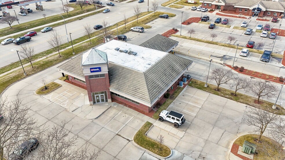 More Photos Of 245 50th St, West Des Moines Storefront For Sale