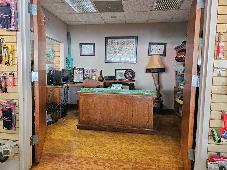 More Photos Of 629 Park NW ave, Norton Storefront For Sale