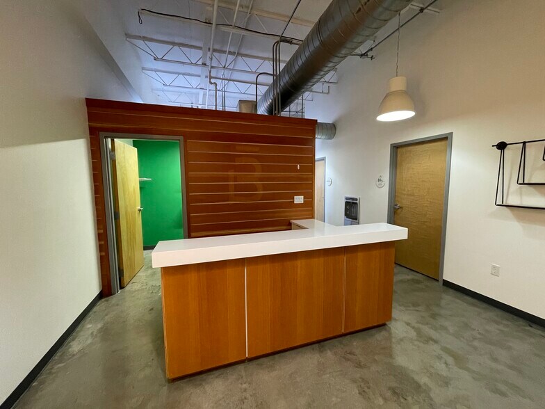 More Photos Of 484 King St, Charleston General Retail For Lease