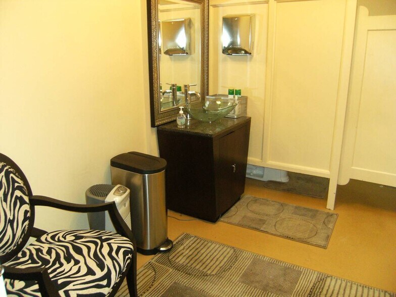 More Photos Of 5020 S Colorado Ave, Seattle Warehouse For Sale