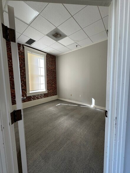 More Photos Of 117-121 N State St, Jackson Loft Creative Space For Lease