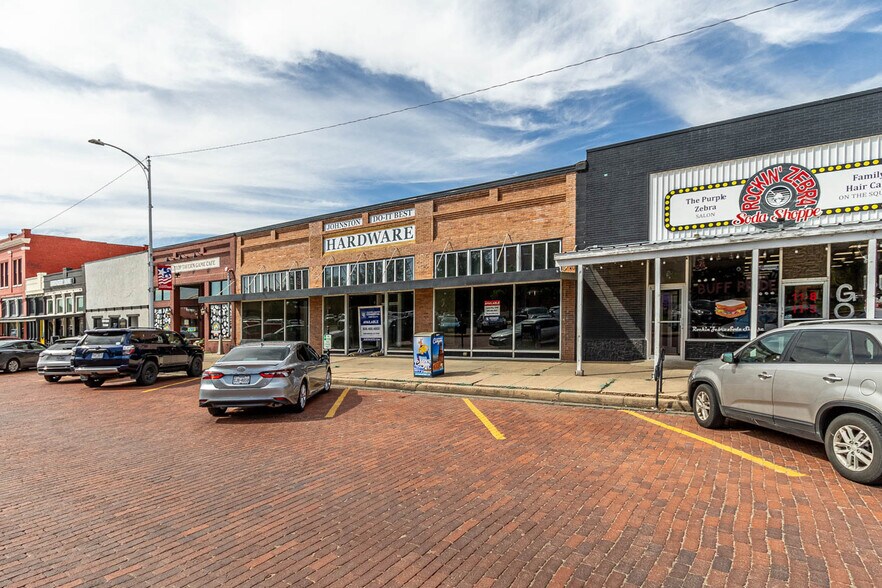 More Photos Of 406 15th St, Canyon General Retail For Lease