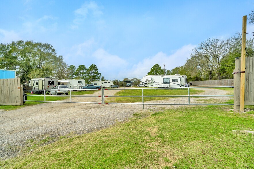 More Photos Of 3685 Highway 19, Huntsville Storefront Retail Residential For Sale
