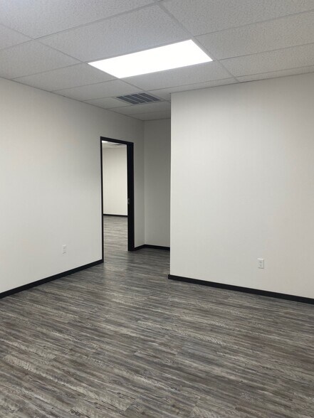 More Photos Of 8409 SW 23rd Pl, Oklahoma City Warehouse For Lease