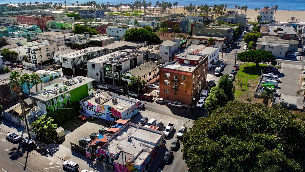 More Photos Of 120 Westminster Ave, Venice Apartments For Sale