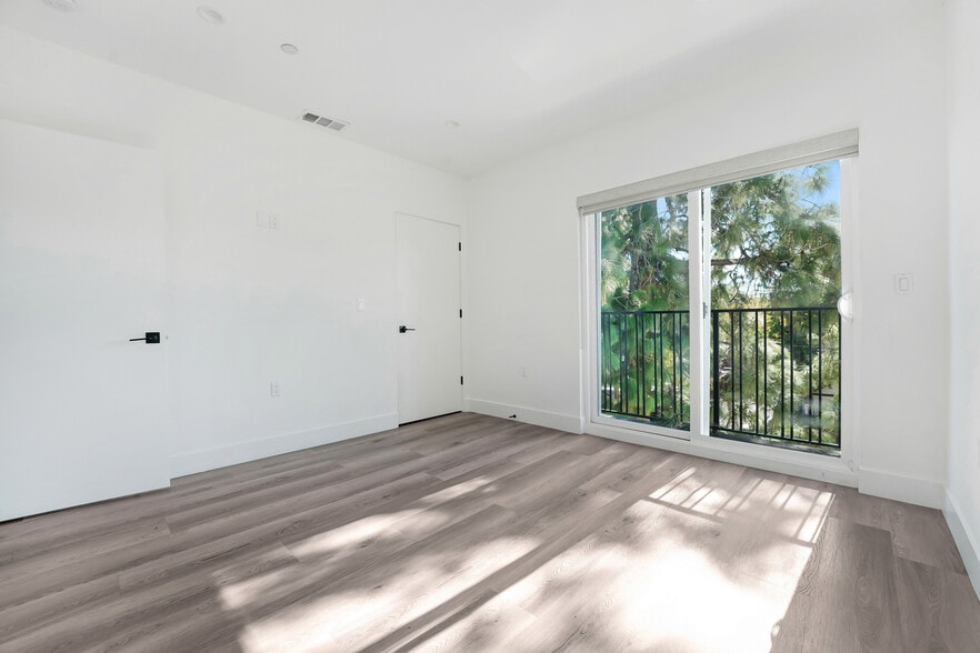 More Photos Of 21719 Hart St, Canoga Park Apartments For Sale
