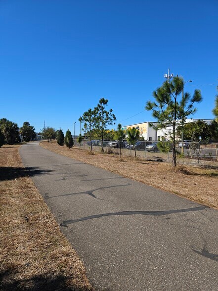 More Photos Of 2606 Fairfield Ave S, Saint Petersburg Light Manufacturing For Lease