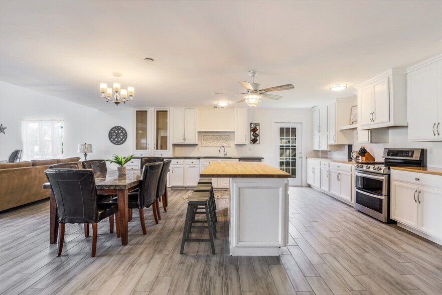 More Photos Of 778 100th Ave N, Naples Specialty For Sale