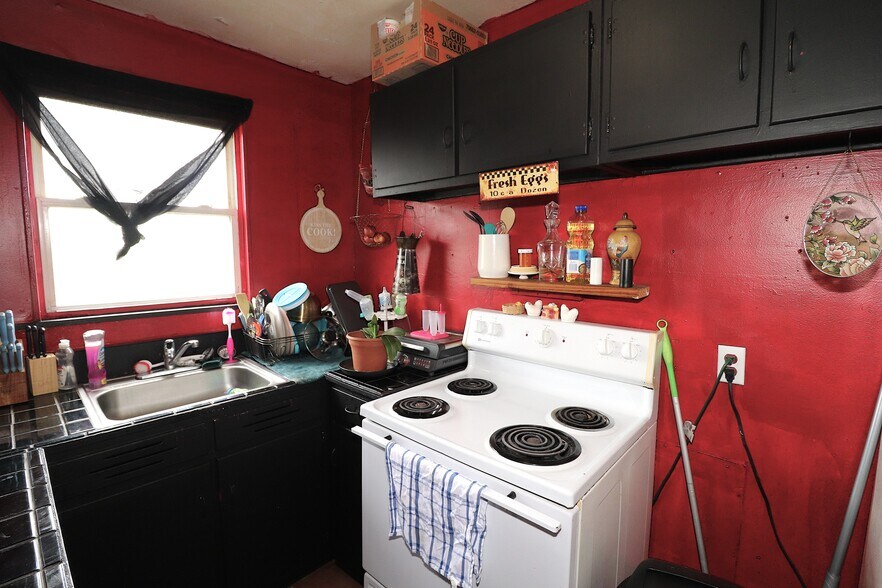 More Photos Of 142 S Broadway St, Blanchester Storefront Retail Residential For Sale