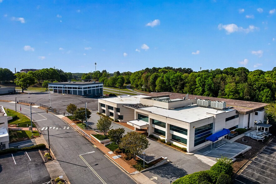 More Photos Of 240-250 Charlois Blvd, Winston-Salem Medical For Lease